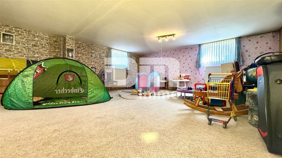 Schönes 1 - 2 Familienhaus mit riesigem Grundstück, Doppelgarage und umfangreichen Nutzflächen - KG Hobbykeller 1 groß beheizt